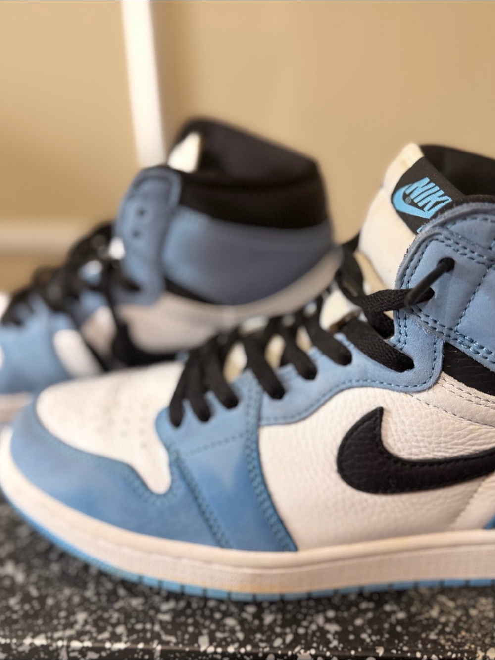 Nike Air Jordan 1 Retro High OG "University Blue"